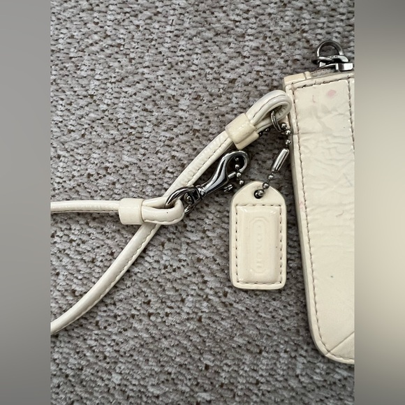 Vintage Patent leather Coach Cream wristlet - Picture 4 of 8